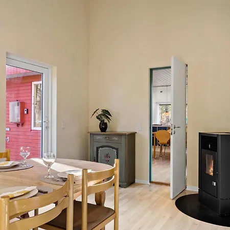 בית נופש 4 Bedroom Stunning In