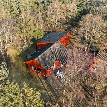 בית נופש 4 Bedroom Stunning In