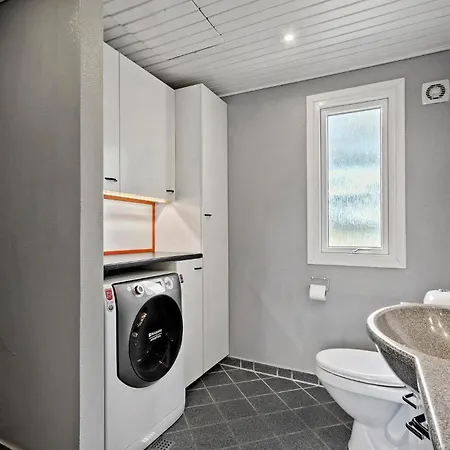 בית נופש 4 Bedroom Stunning In רינגקובינג